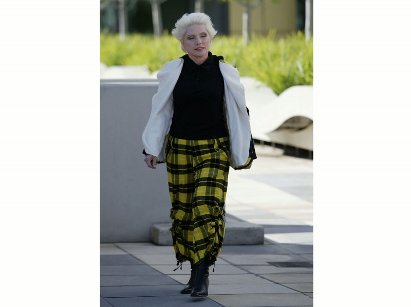 debbie-harry-pantaloni-tartan-getty