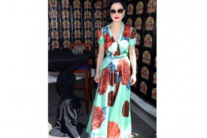 dita-von-teese-longdress-a-fiori