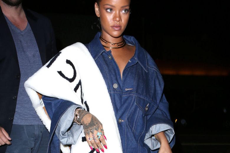 La giacca in jeans preferita da Rihanna