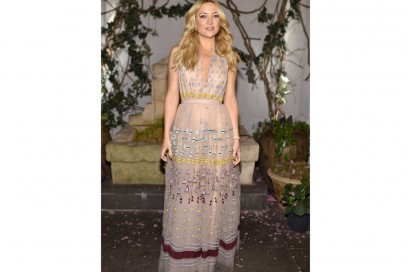 kate-hudson-abito-chiffon-con-disegni-geometrici