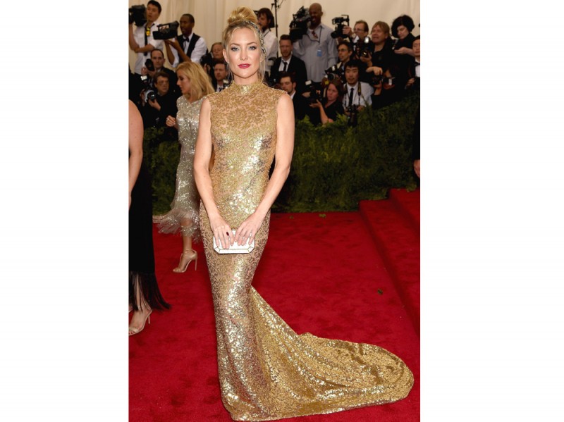 kate-hudson-abito-oro-micheal-kors
