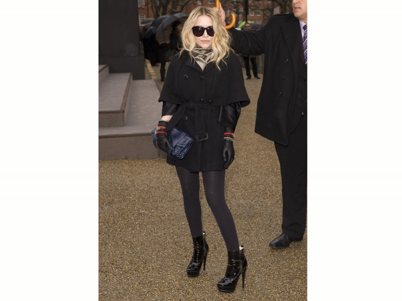 mary-kate-olsen-sfilate-2010-londra-olycom