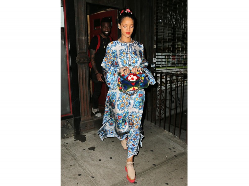 rihanna-abito-dolce-e-gabbana-olycom