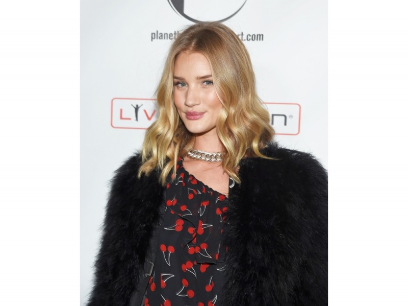 tagli-capelli-mossi-star-Rosie-Huntington-Whiteley