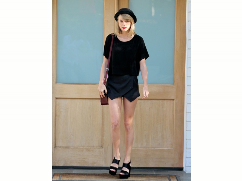 taylor-swift-olycom-minigonna