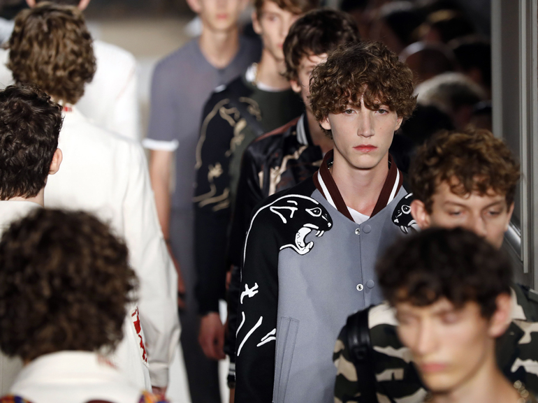 valentino-pe17-uomo-mobile