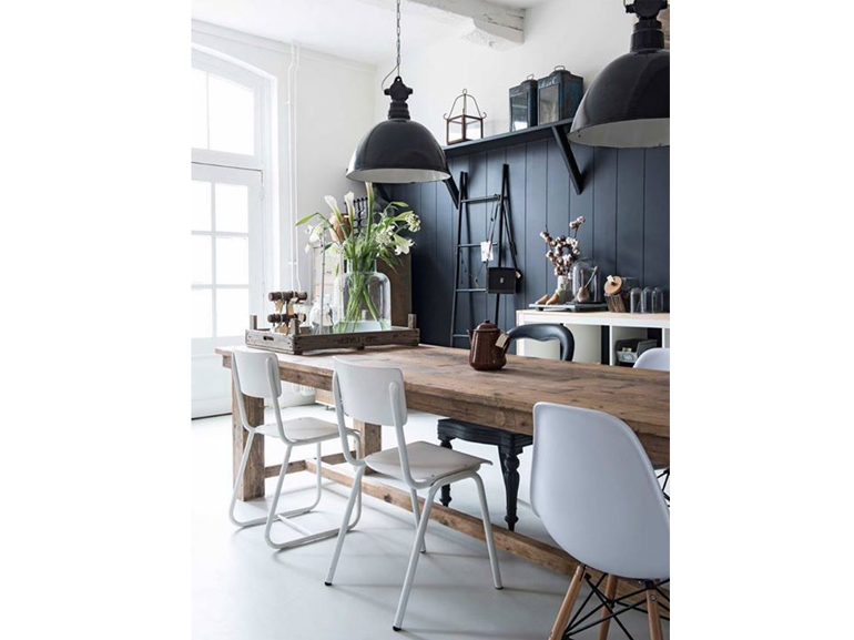 Cucina Country con muro nero
