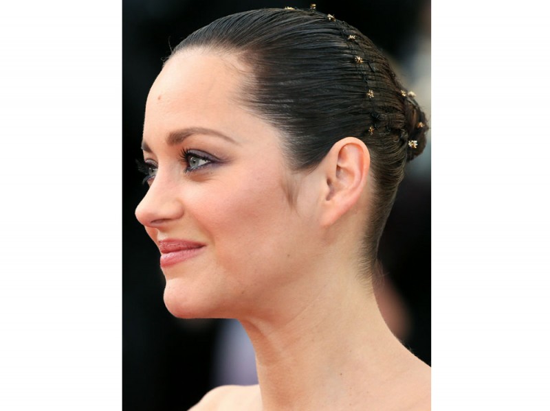 I-capelli-raccolti-delle-star-Marion-Cotillard