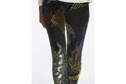 Lily-Allen’s-handpainted-Jeans-for-Refugees_