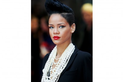 rihanna-capelli-evoluzione-hairstyle-2009