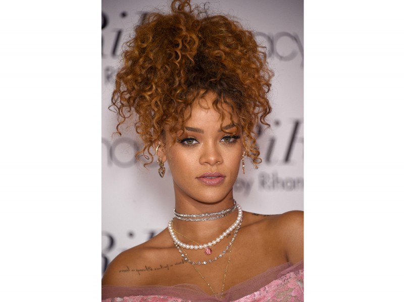 rihanna-capelli-evoluzione-hairstyle-2015-2