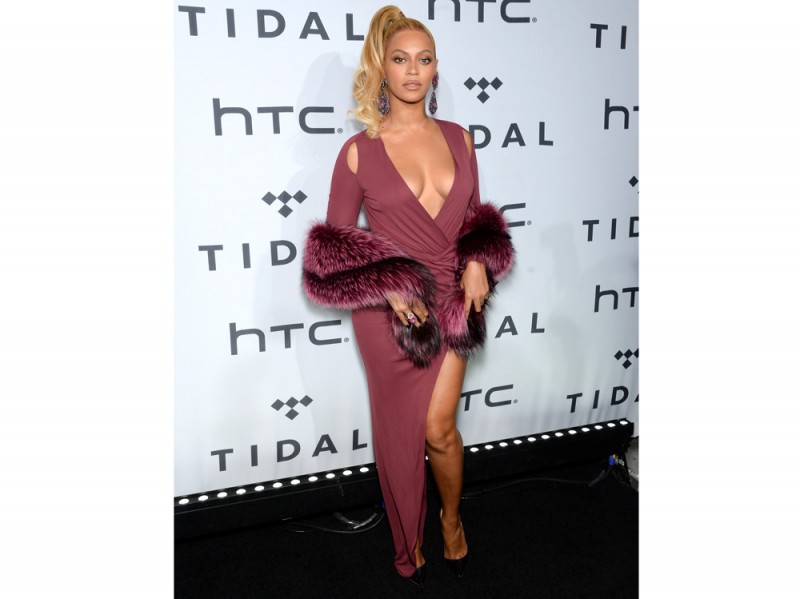 beyonce-abito-burgundy-spacco