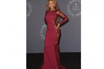 beyonce-longdress-burgundy