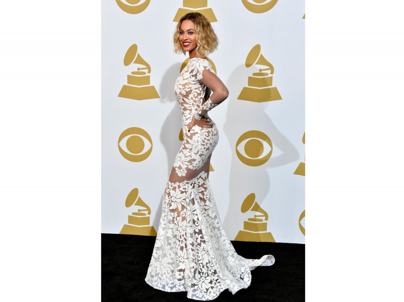 beyonce-longdress-pizzo-bianco