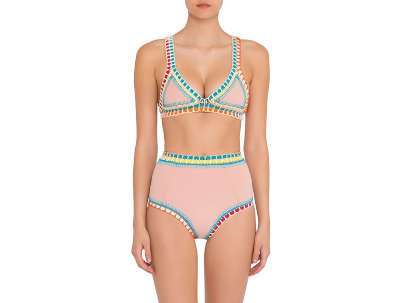 bikini-kiini-luna-a-vita-alta-indossato
