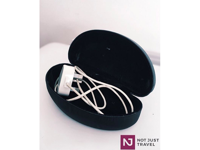 caricabatteria portaocchiali