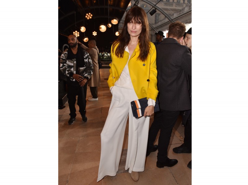 caroline-de-maigret-pantaloni-bianchi