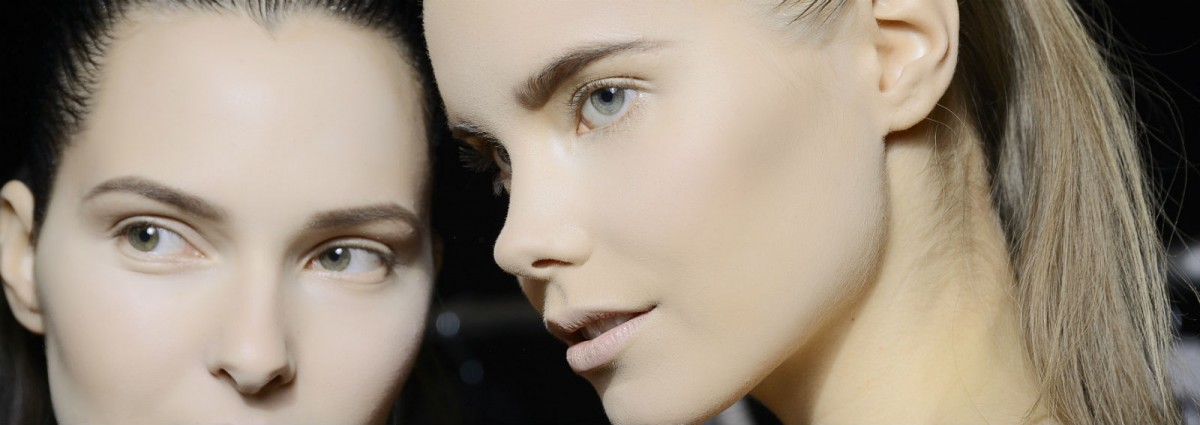 cover-obiettivo-pelle-perfetta-con-fondotinta-desktop