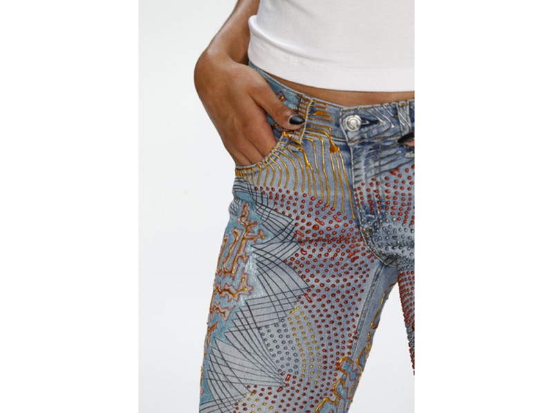 jeans-handpainted-Chanel-Iman’s-_Jeans-for-Refugees_