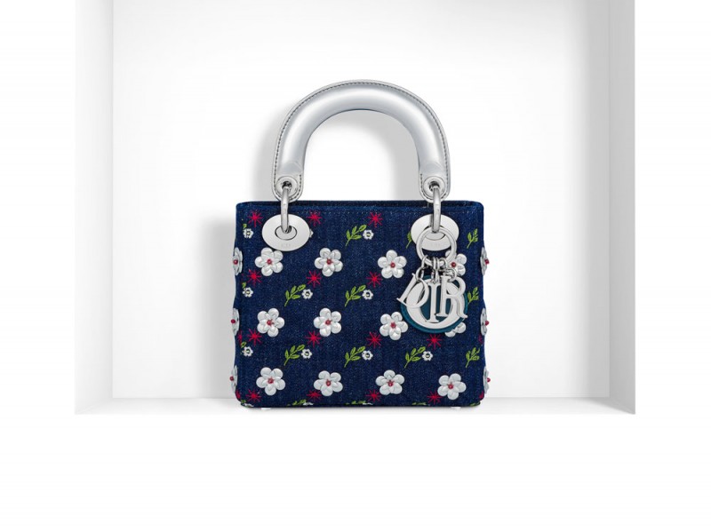 lady-dior-con-fiori-e-manici-argento