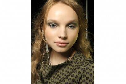 trucco-occhi-verde-sfumato-Mara-Hoffman