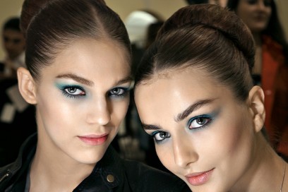 trucco-occhi-verde-sfumato-O-De-La-Renta