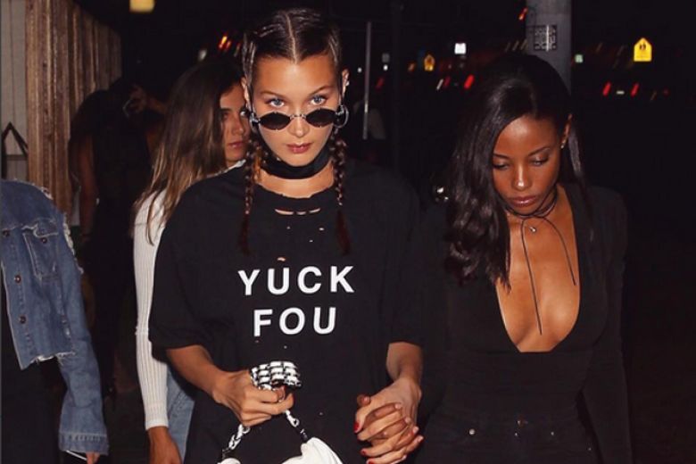 La t-shirt dell’estate è quella di Bella Hadid