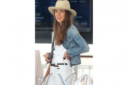 charlotte-casiraghi-bianco-con-denim-olycom