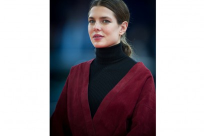 charlotte-casiraghi-suede-lupetto-olycom