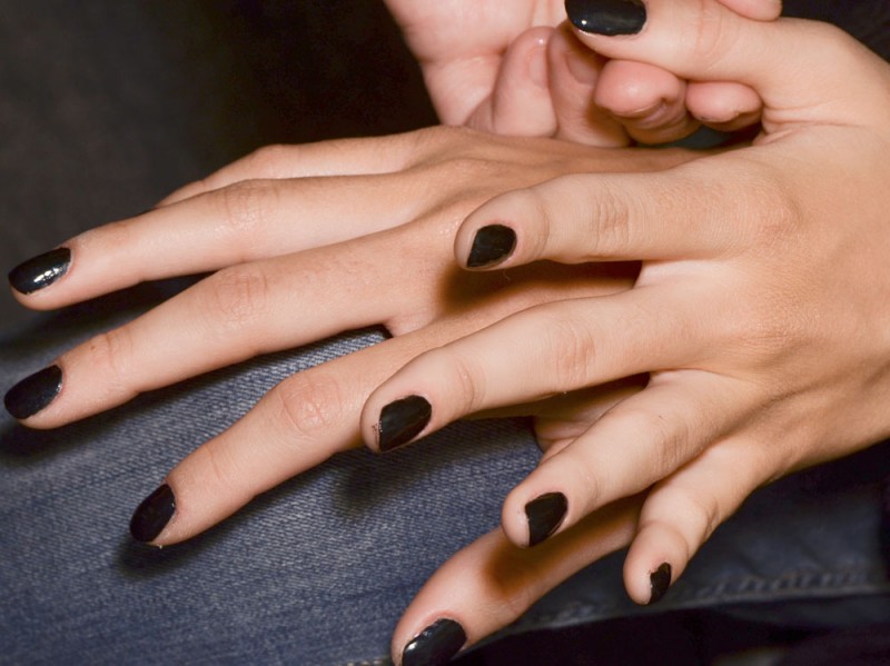 tendenza unghie dark autunno inverno 2016 2017 (10)