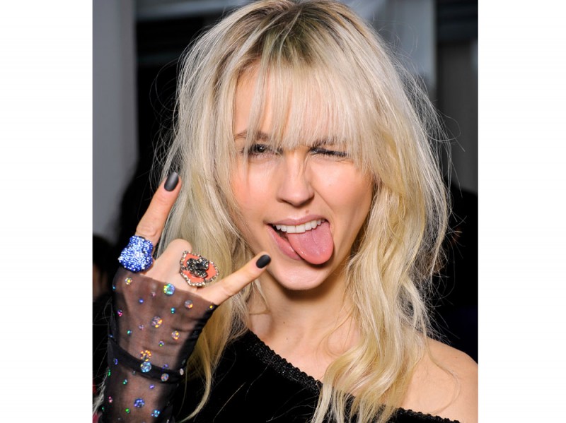 tendenza unghie dark autunno inverno 2016 2017 (11)