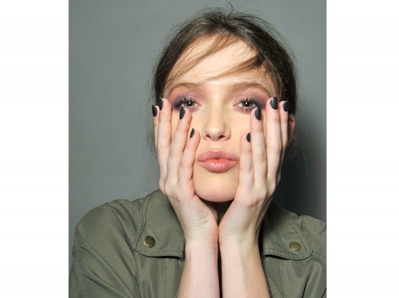 tendenza unghie dark autunno inverno 2016 2017 (2)