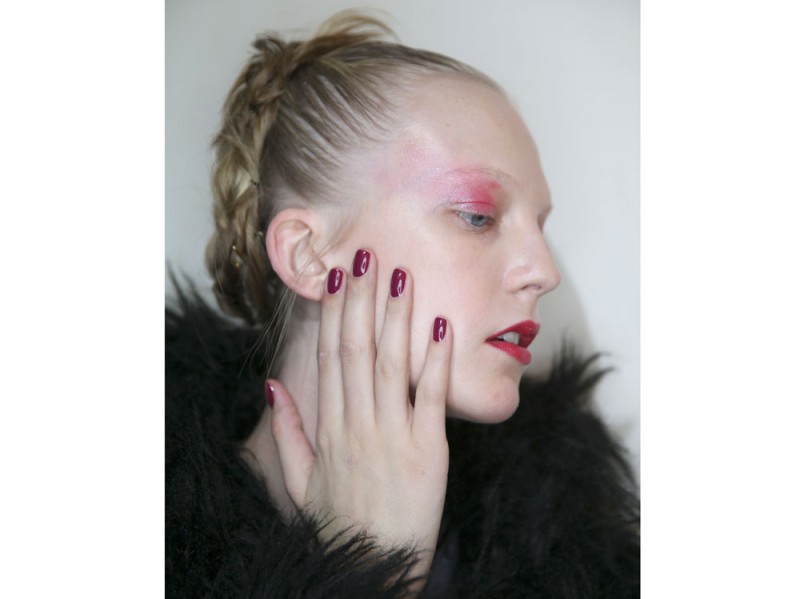 tendenza unghie dark autunno inverno 2016 2017 (3)