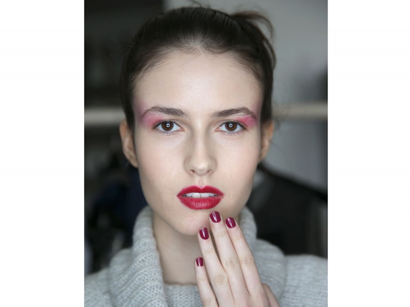 tendenza unghie dark autunno inverno 2016 2017 (4)