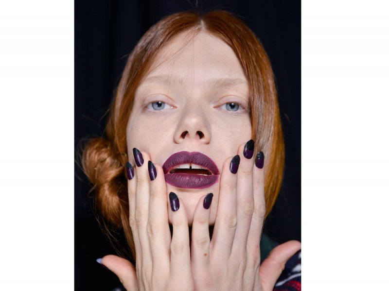 tendenza unghie dark autunno inverno 2016 2017 (6)