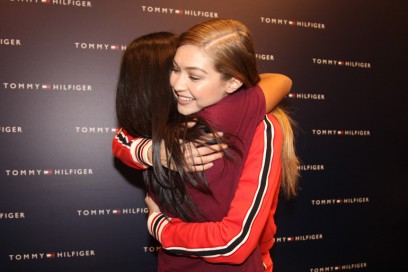 Gigi-Hadid-with-a-fan