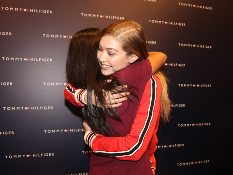 Gigi-Hadid-with-a-fan