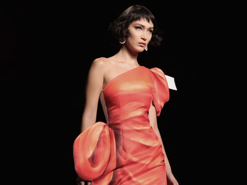 bella-hadid-moschino-ss17