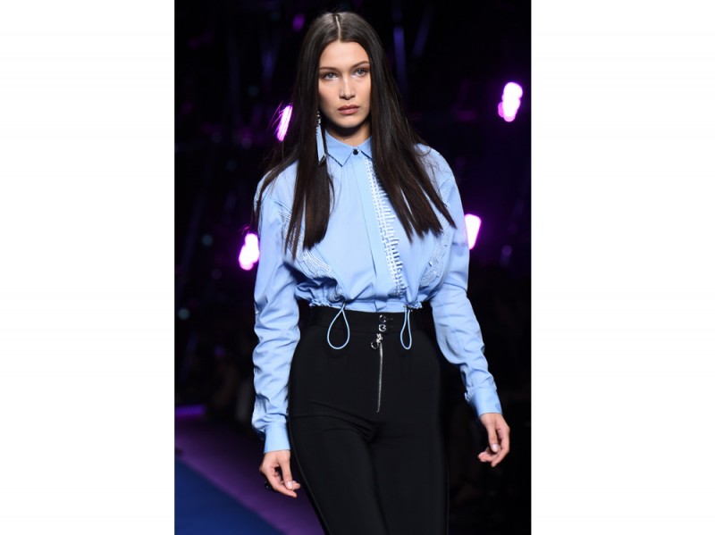 bella-hadid-versace-2017