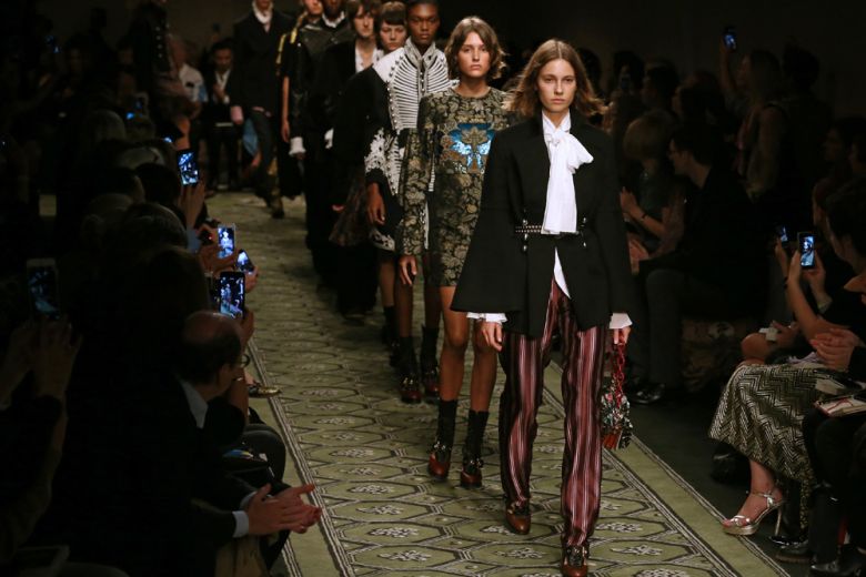 Burberry 2016: una sfilata magica