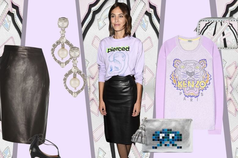 Alexa Chung in felpa colorata e gonna di pelle: un look tutto da copiare