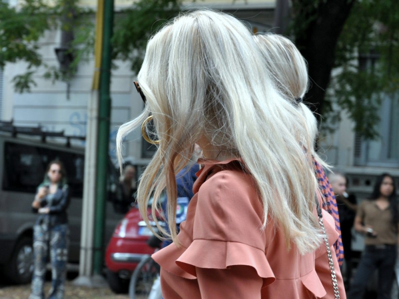 colore ice blond capelli-street-milano-2