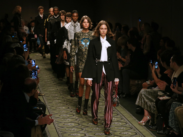 cover-burberry-2016-mobile