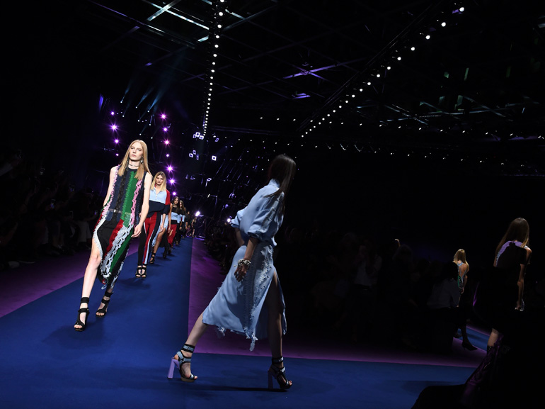 cover-versace-ss17-mobile