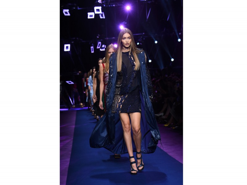 gigi-hadid-versace-2017