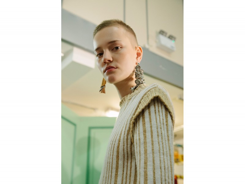 jw-anderson-modella-2