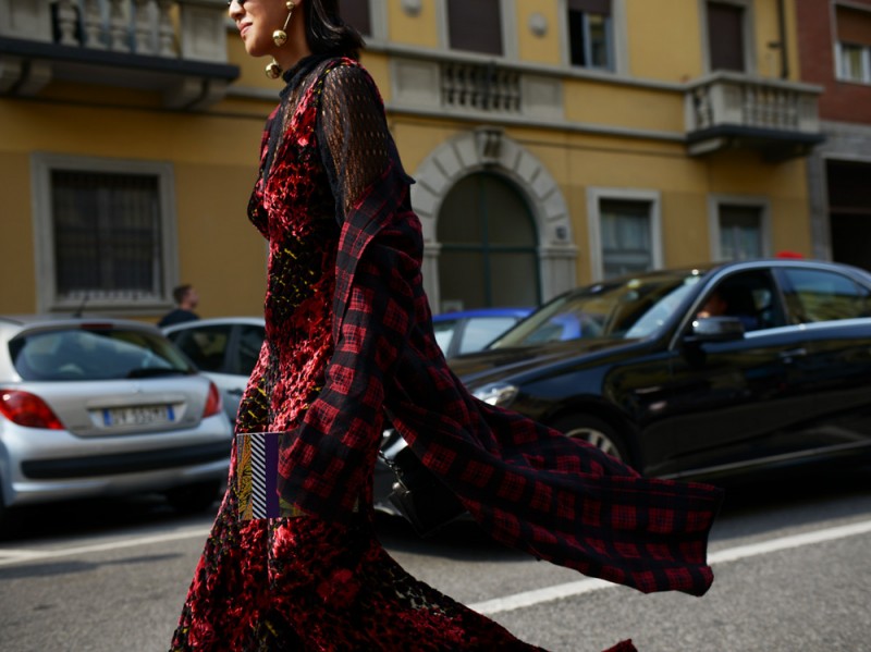 milano-street-style-day-3-abito-rosso-lungo