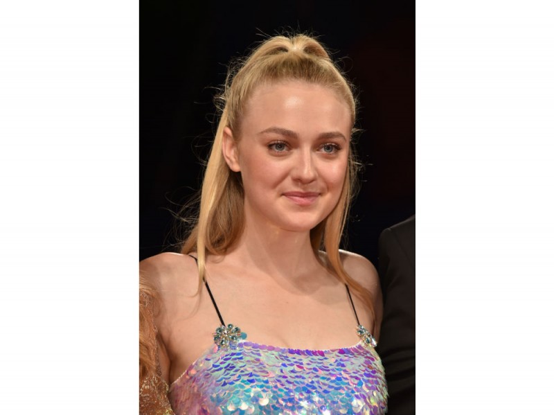 red carpet venezia dakota fanning