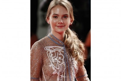 red carpet venezia emilia jones