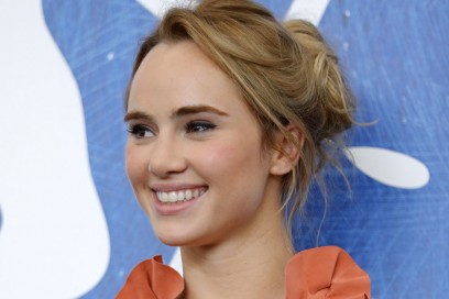 red-carpet-venezia-suki-waterhouse-2